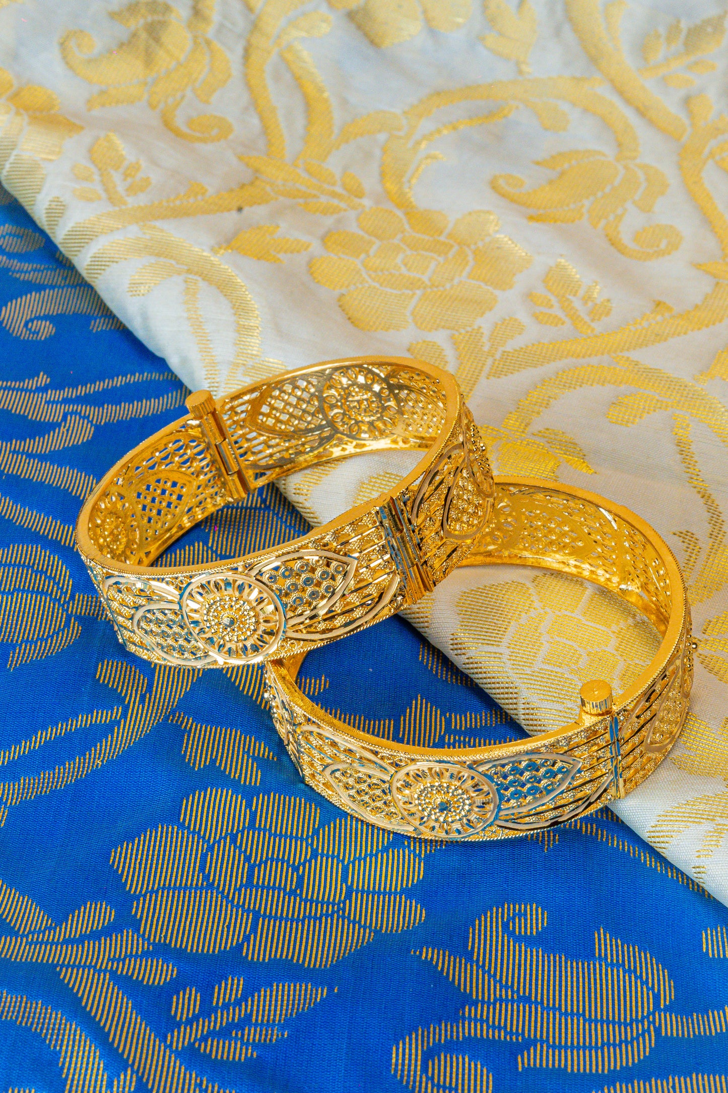 Traditional Screw Gold Bangles