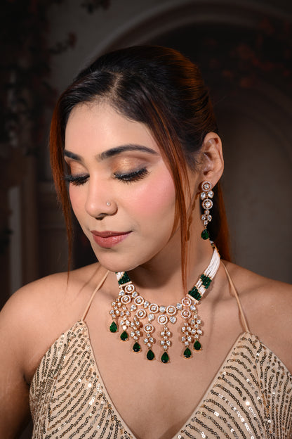 Parure de mariée Kundan avec pendentifs goutte d'émeraude