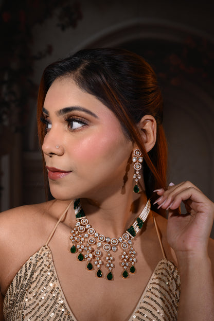 Parure de mariée Kundan avec pendentifs goutte d'émeraude