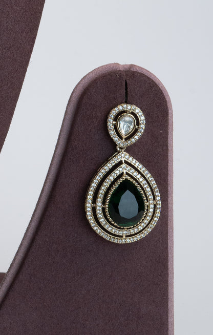 Antique Green Teardrop Kundan Necklace