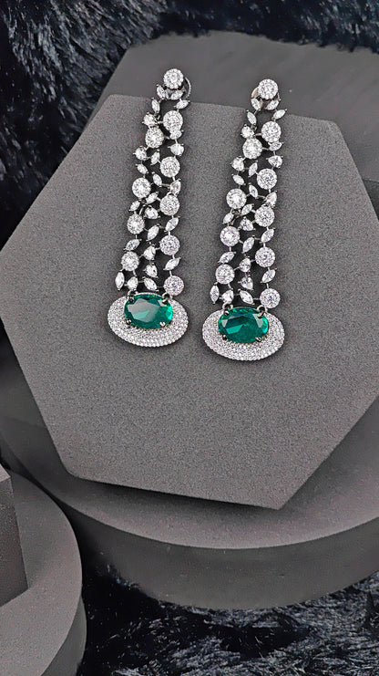 Boucles d'oreilles pendantes élégantes en émeraude CZ