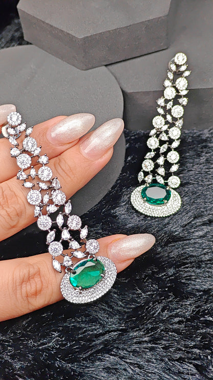 Boucles d'oreilles pendantes élégantes en émeraude CZ