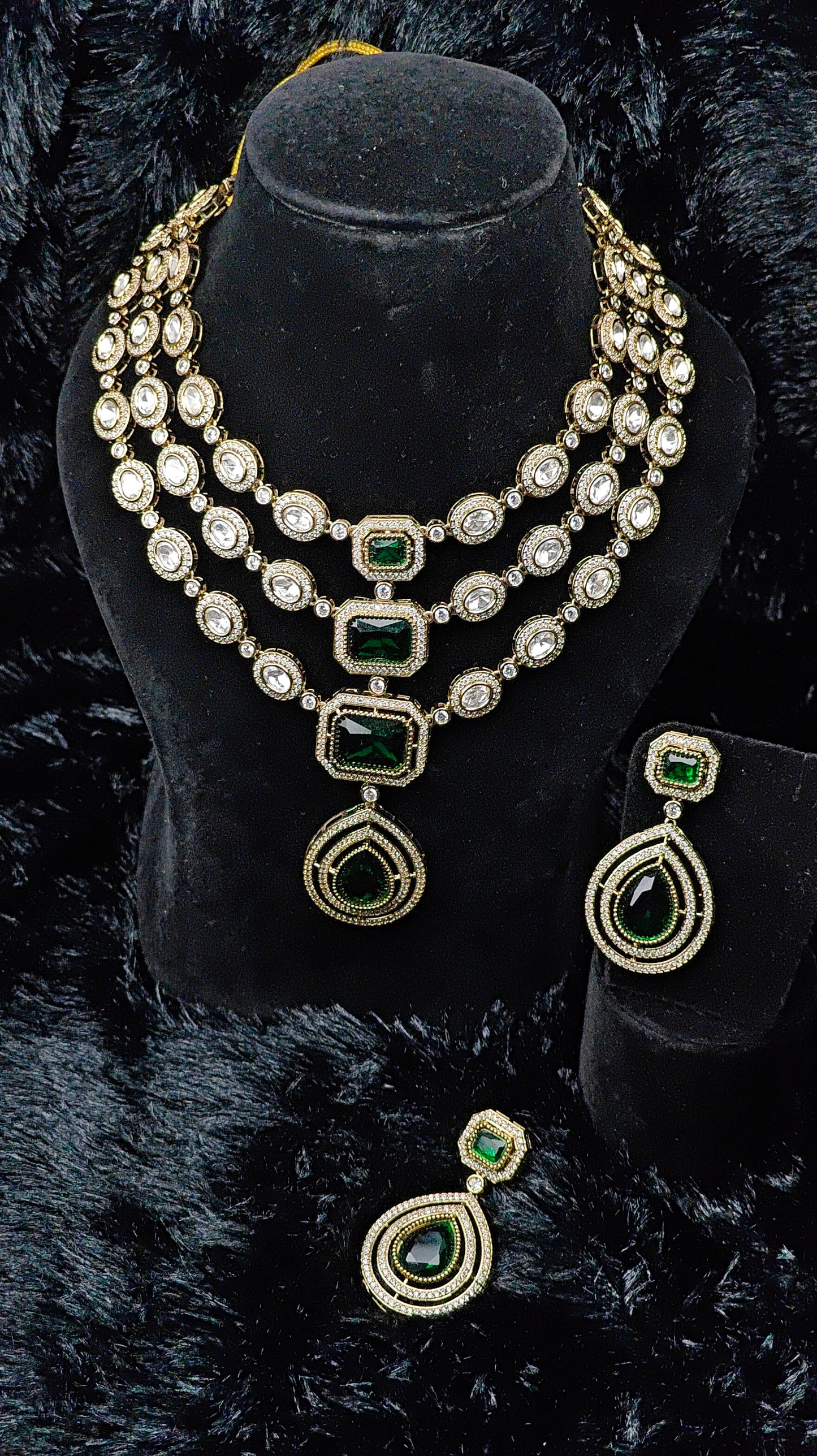 Majestic Emerald Layered Necklace Set