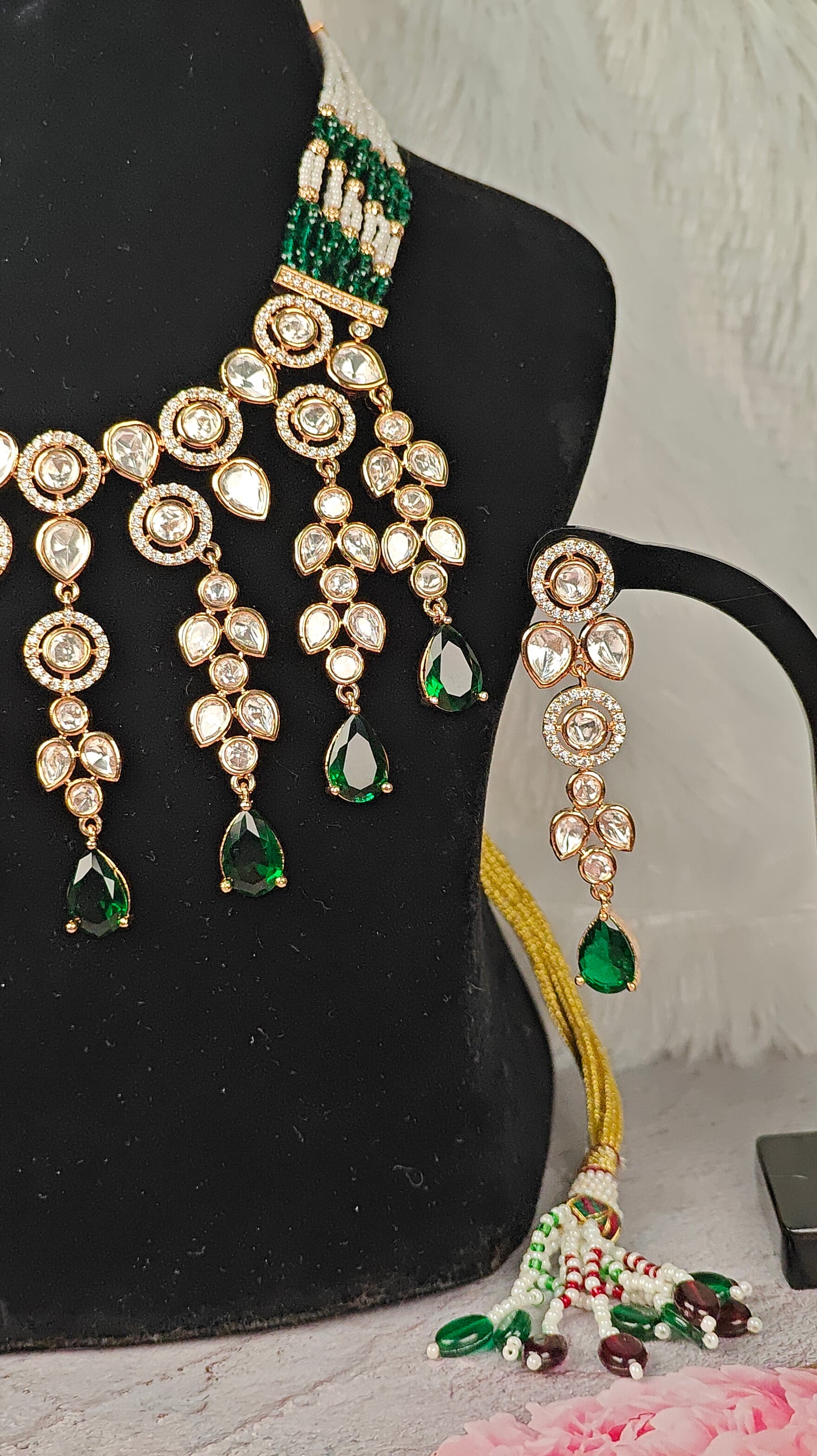 Parure de mariée Kundan avec pendentifs goutte d'émeraude