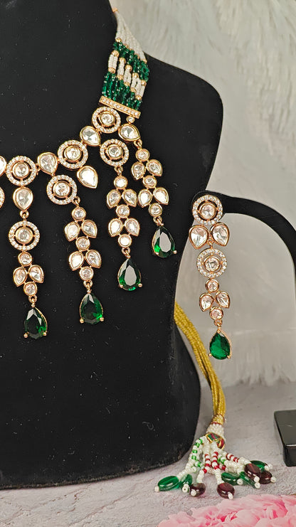 Parure de mariée Kundan avec pendentifs goutte d'émeraude