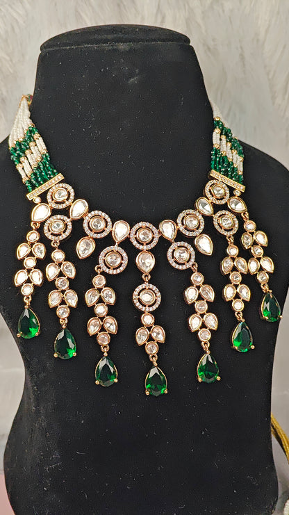 Parure de mariée Kundan avec pendentifs goutte d'émeraude