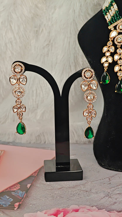 Parure de mariée Kundan avec pendentifs goutte d'émeraude