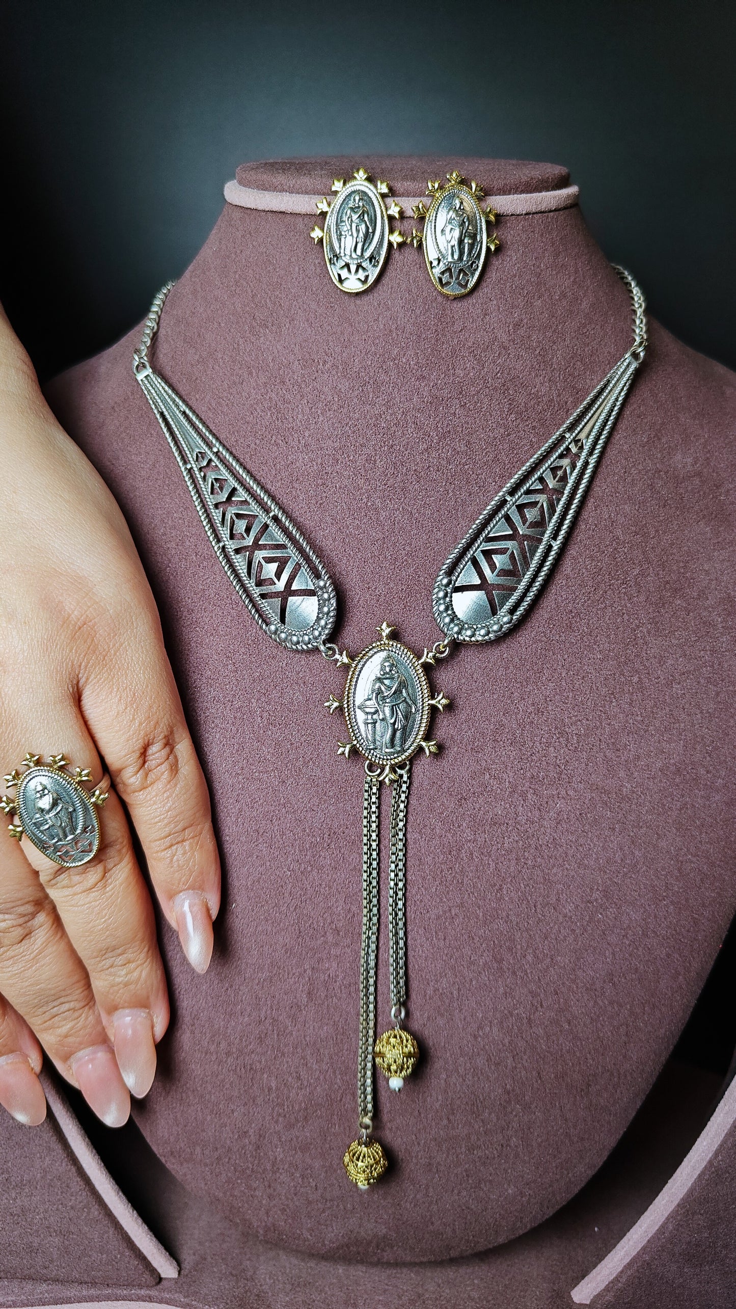 Royal Emblem Oxidised Pendant Necklace Set