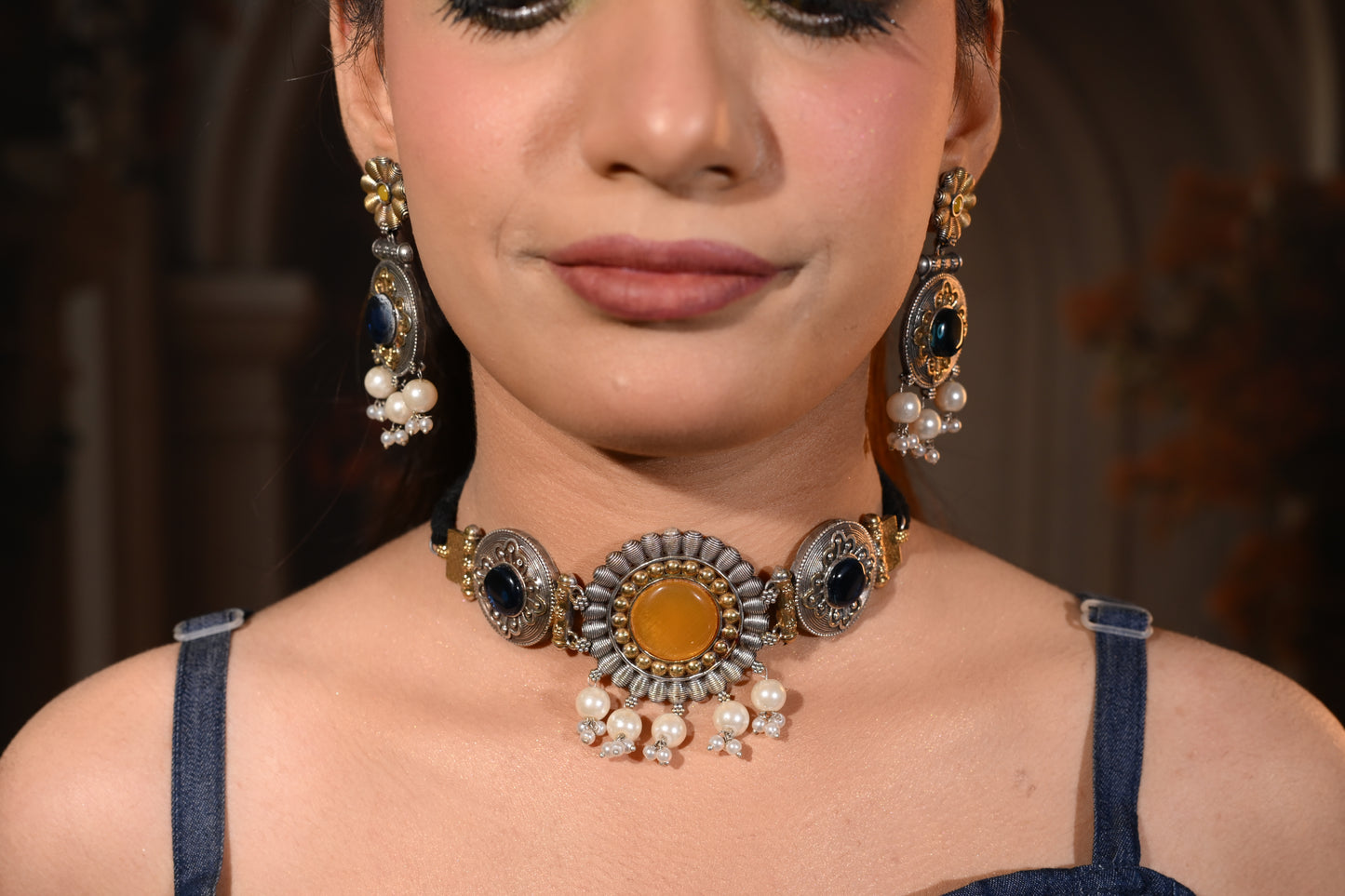 Dual-Tone Regal Medallion Oxidised Necklace Set