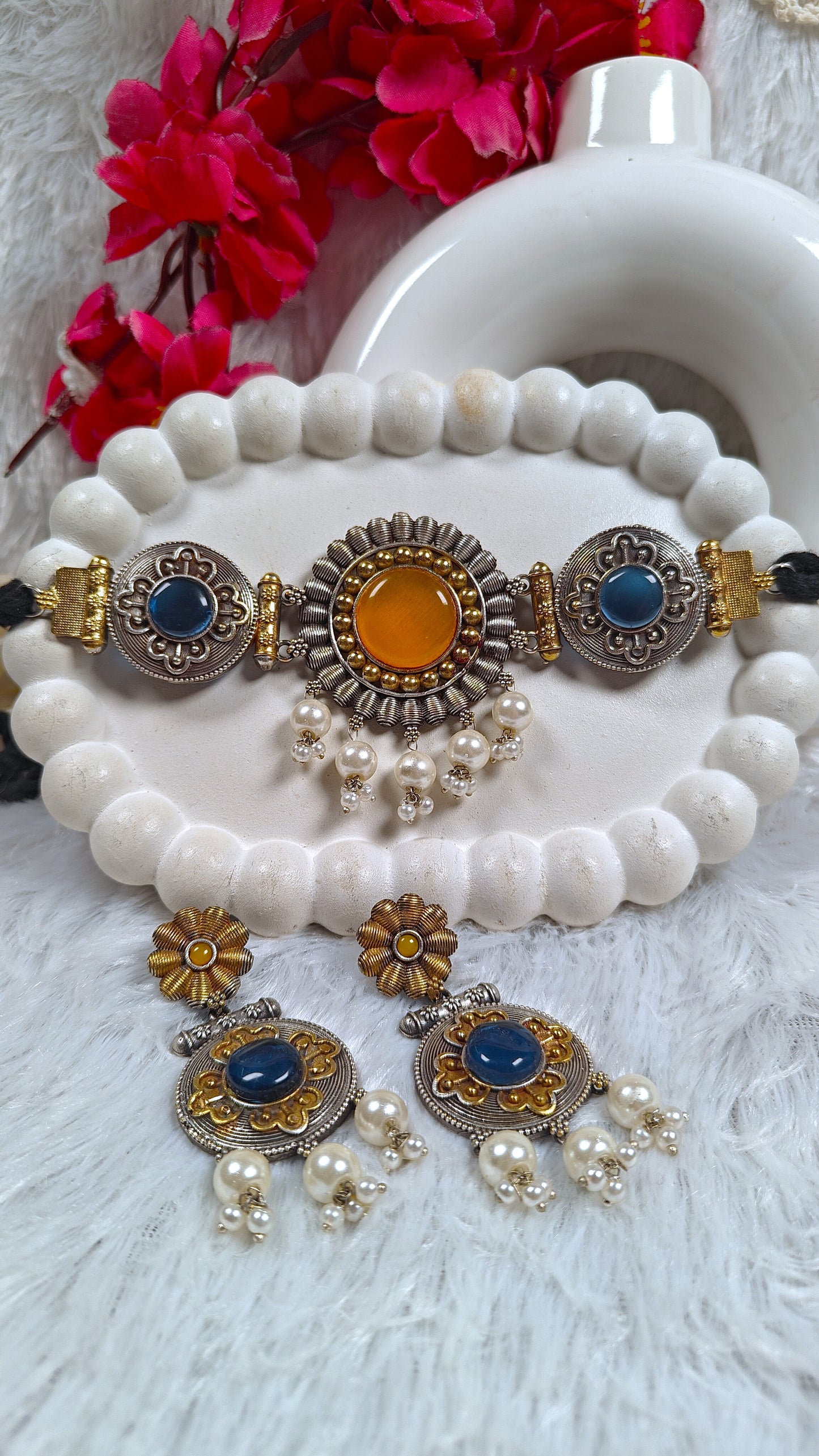 Dual-Tone Regal Medallion Oxidised Necklace Set