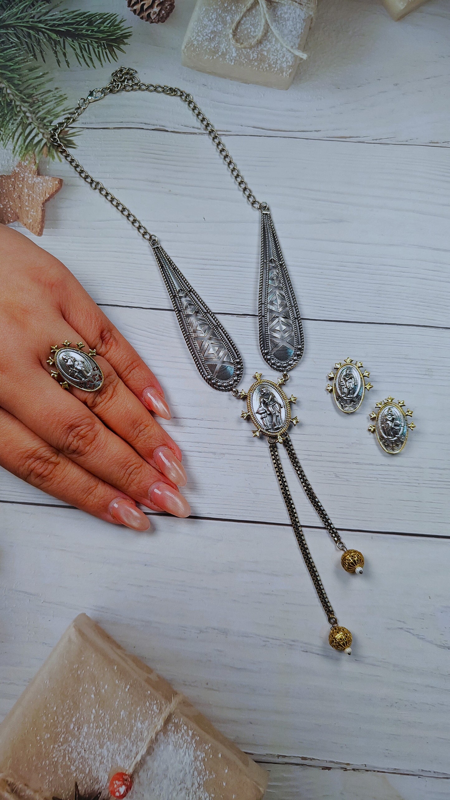 Royal Emblem Oxidised Pendant Necklace Set