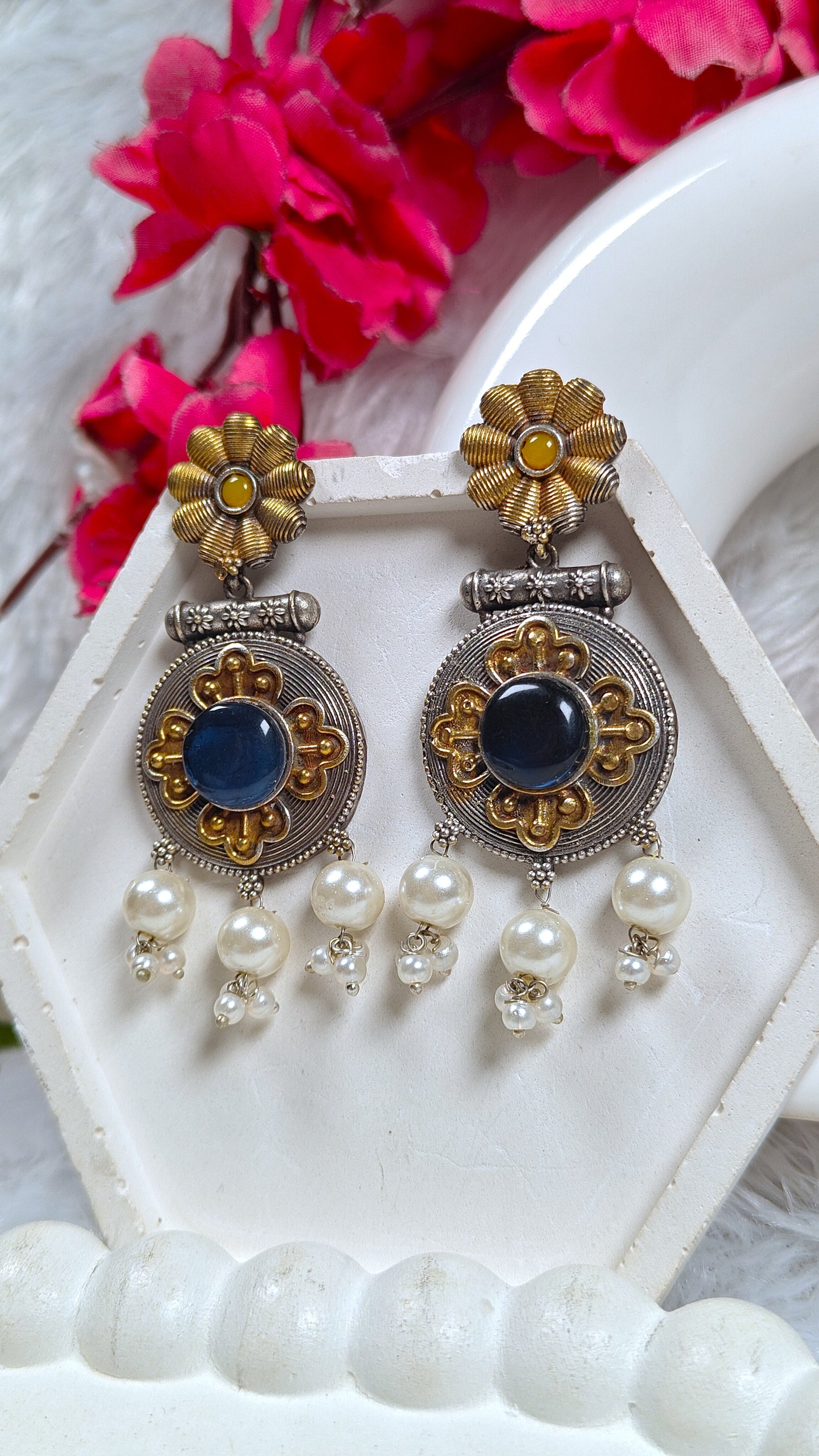 Dual-Tone Regal Medallion Oxidised Necklace Set